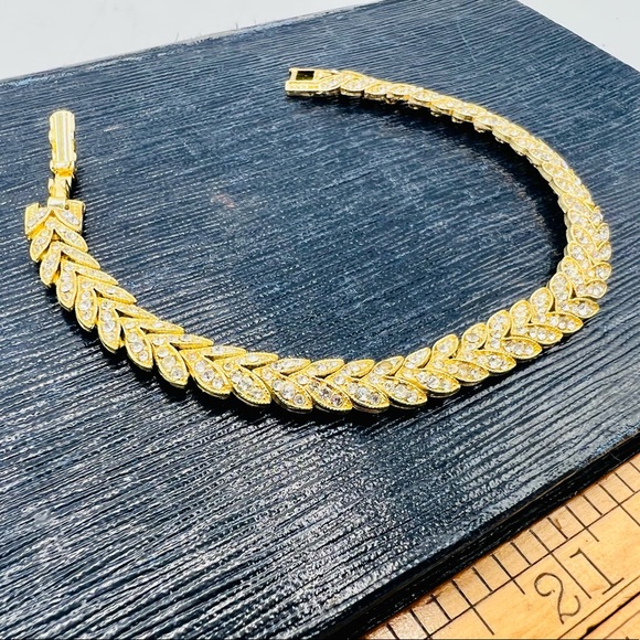 Vintage Jewelry - Vintage leafy gold tone rhinestone bracelet estate costume jewelry 7”